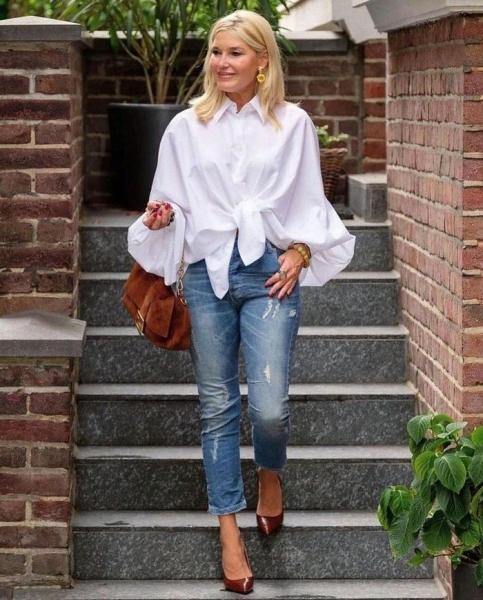 Как и с чем женщине 50+ носить джинсы летом 2022, чтобы выглядеть стильно, несмотря ни на какие тренды